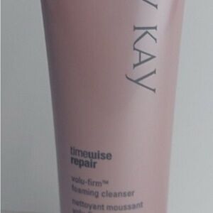 Mary Kay Volu-Firm Foaming Cleanser - Soft Pink